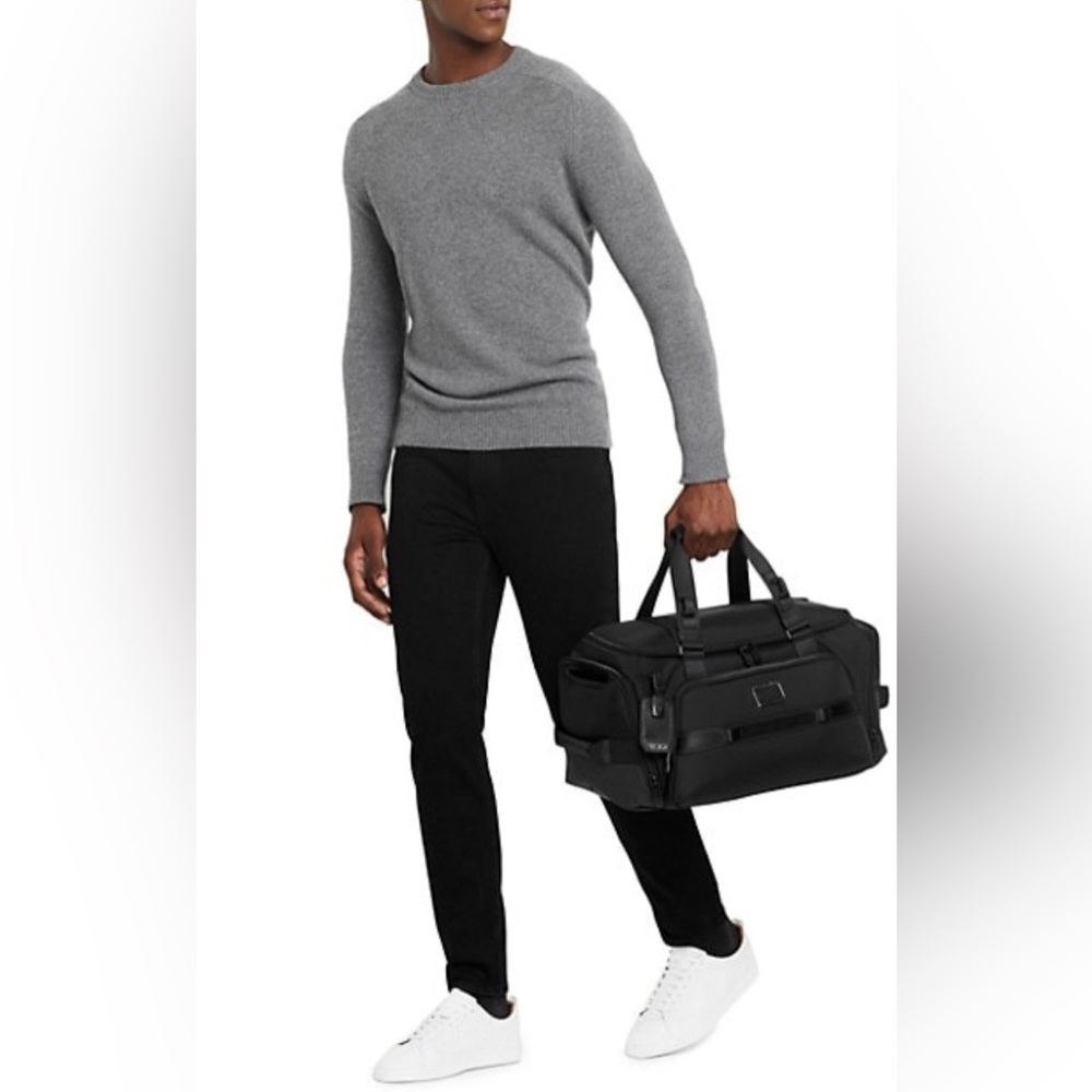 TUMI DUFFEL TRAVEL BAG NYLON STURDY SIZE LARGE BLACK - EUC As seen on photos.